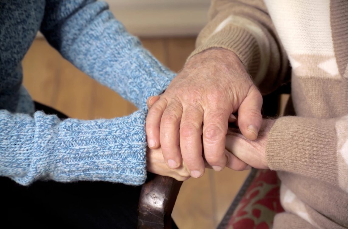 7 Tips to Keep Seniors Safe and Warm During Winter Months