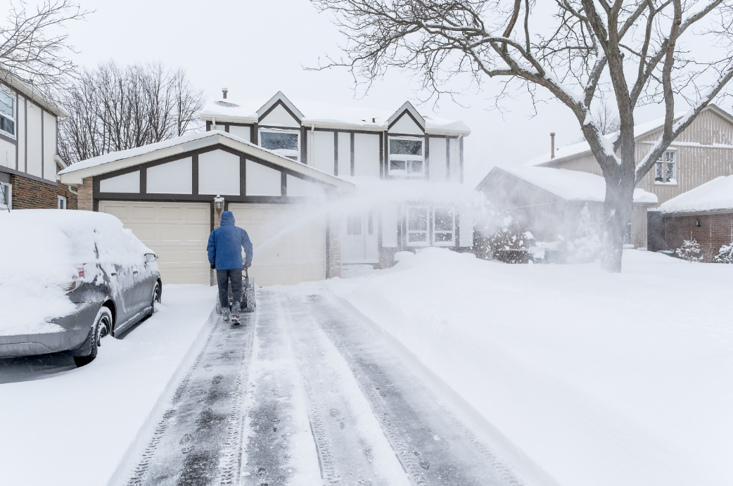 4 Tips for Clearing a Concrete Driveway Full of Snow