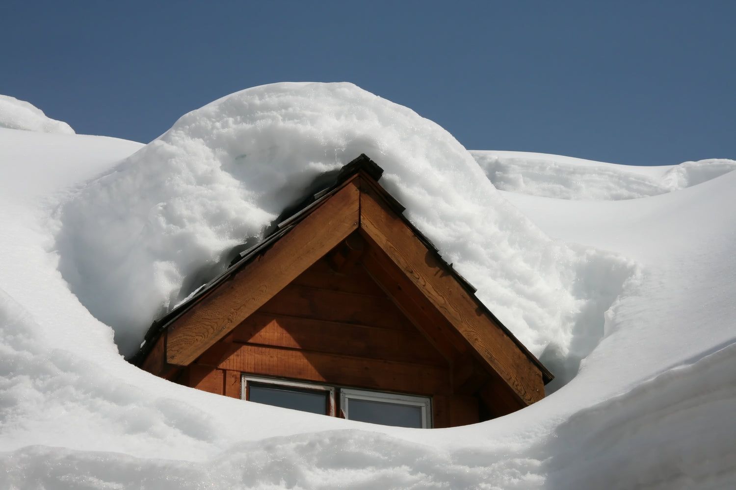 Can HeatTrak Snow Melting Mats Be a Solution for Rooftop Snow Accumulation?